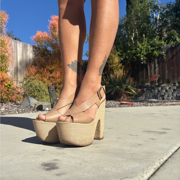 Heels - Picture 6 of 7